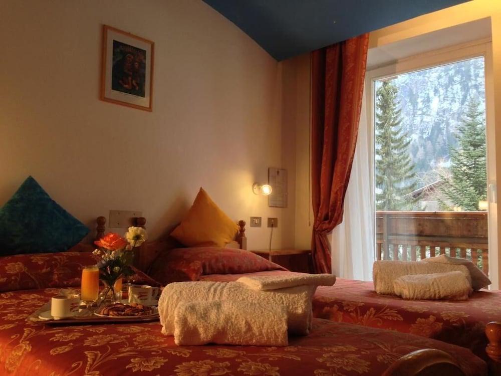 Hotel Rododendro Campitello di Fassa Exterior foto